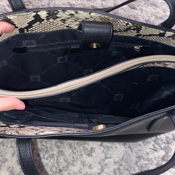 Anne Klein handbag - Picture 2 of 3